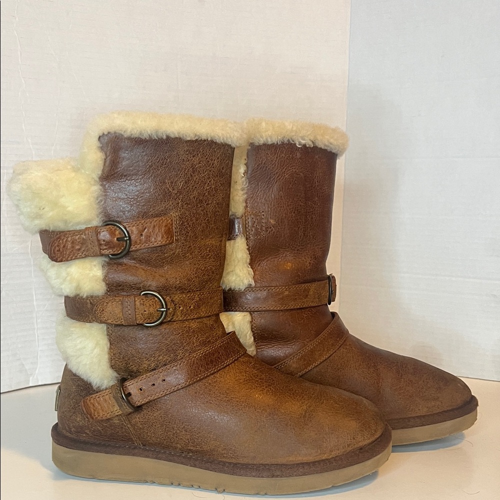 UGG Becket chestnut, brown, leather shearling boots size 8 style 1005380